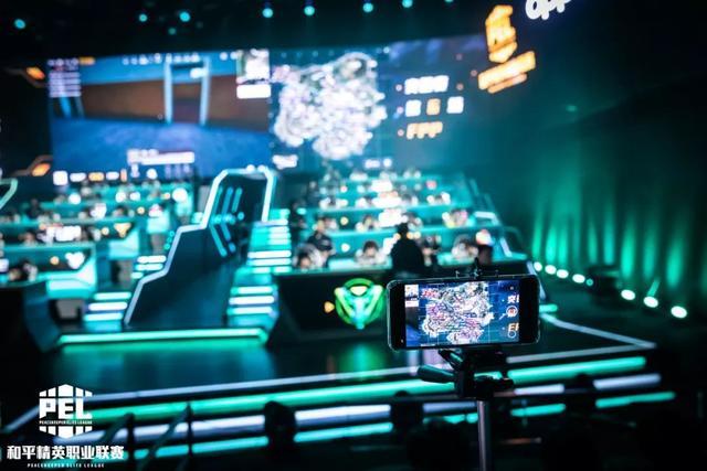 的韌性與努 的韌性與努